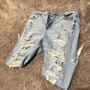 American Eagle Distressed Mom Jean | 18 Regular